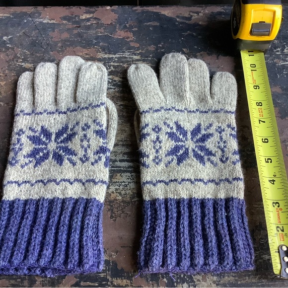 Vintage Knitted Snowflake Gloves Suede Insets - Picture 3 of 5